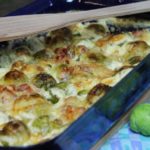 Rosenkohlauflauf mit Speck Kartoffeln und K&auml;se &uuml;berbacken - die frau am grill