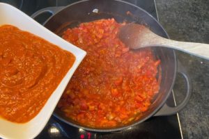 ajvar in djuvec reis pfanne geben