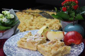 apfelkuchen vom blech rezept - die frau am grill