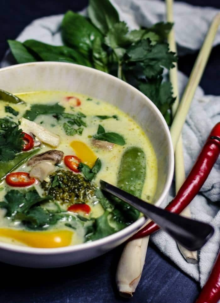 asiatische suppe mit kokosmilch - rezept - die frau am grill
