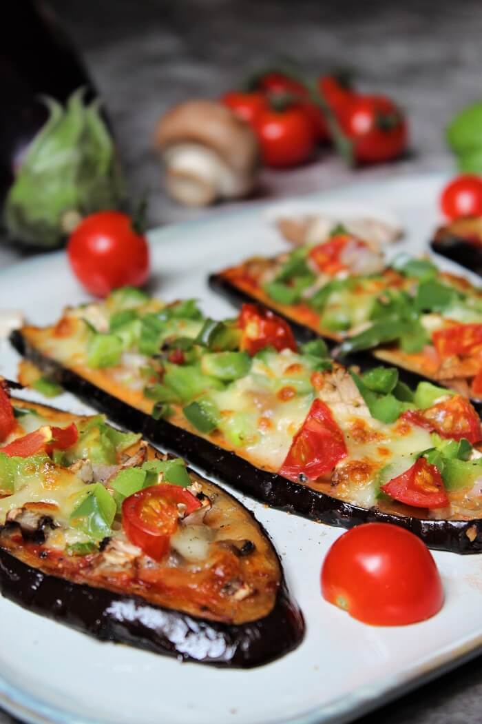 gem&uuml;se als pizzaboden - die frau am grill