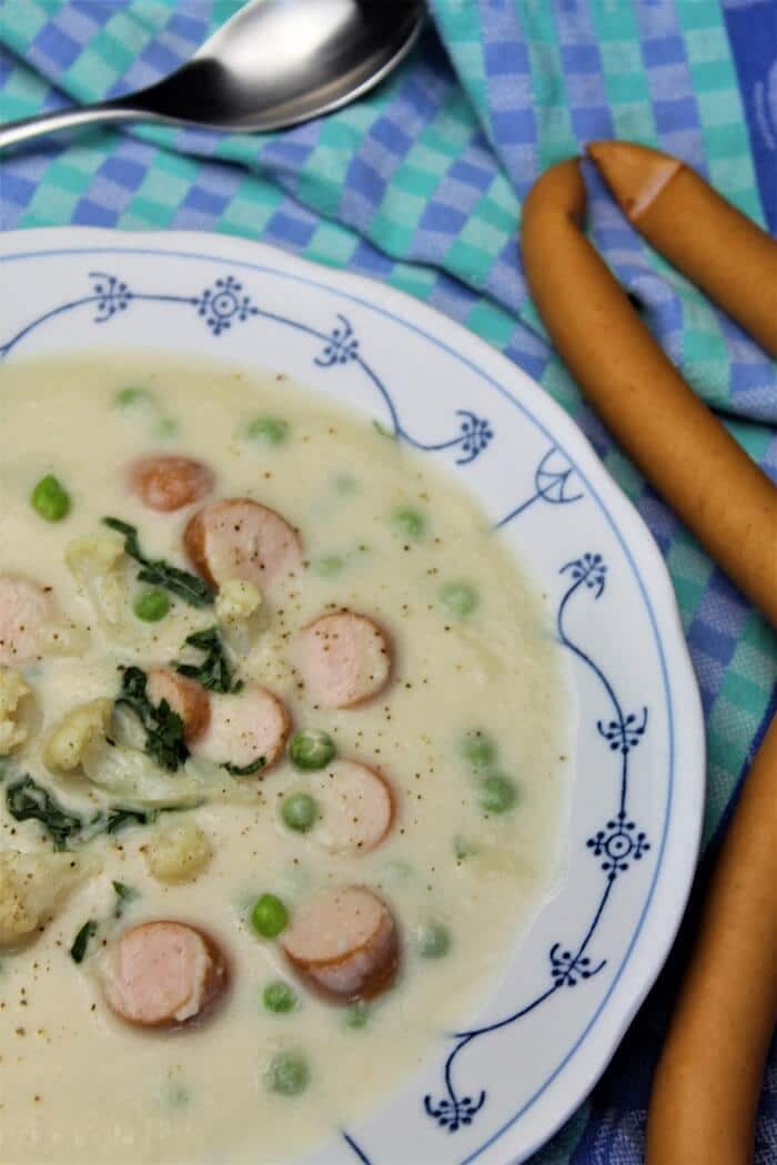 blumenkohlsuppe mit wuerstchen - die frau am grill