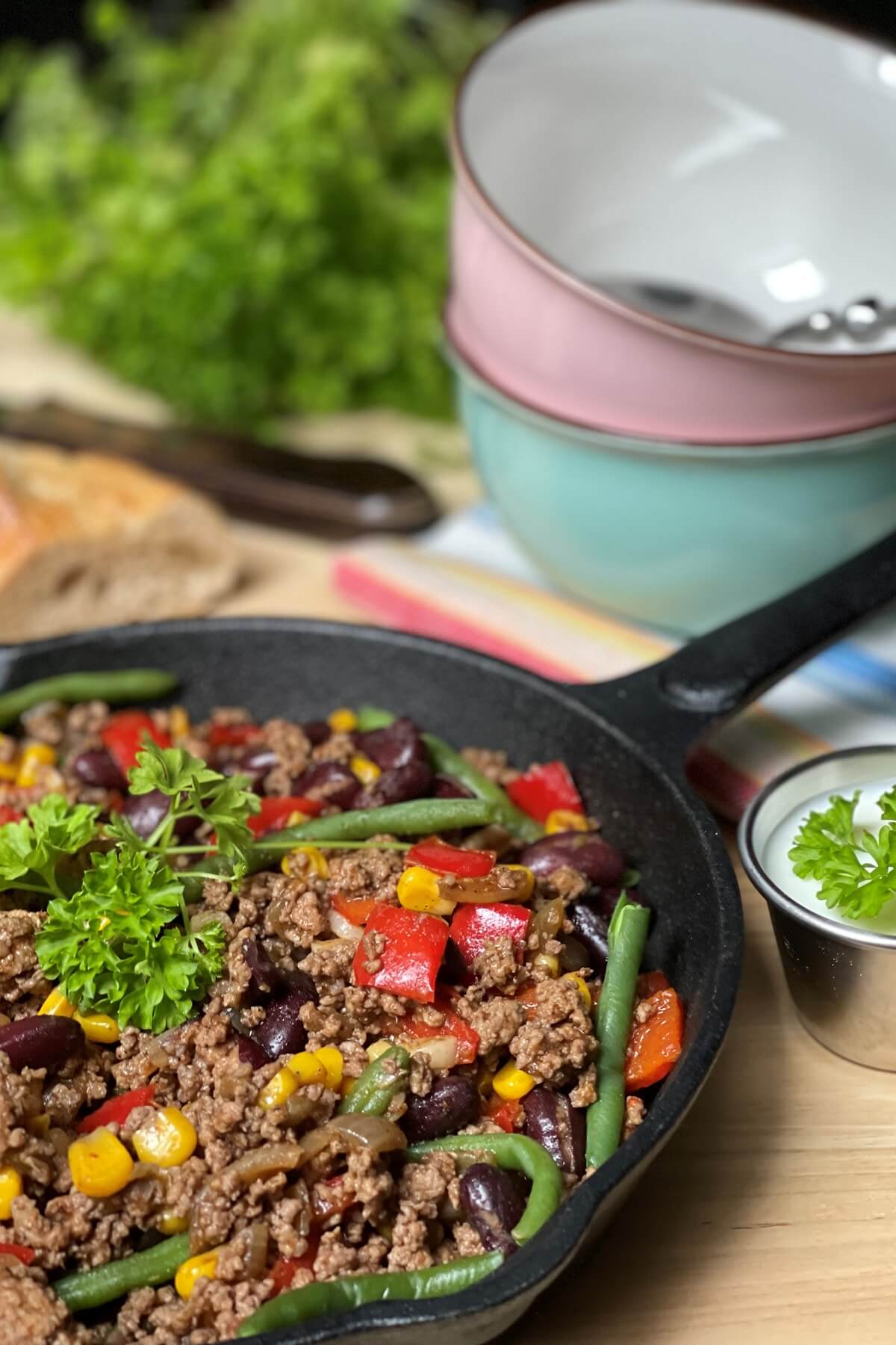 bunte pfanne mit hackfleisch und gemuese