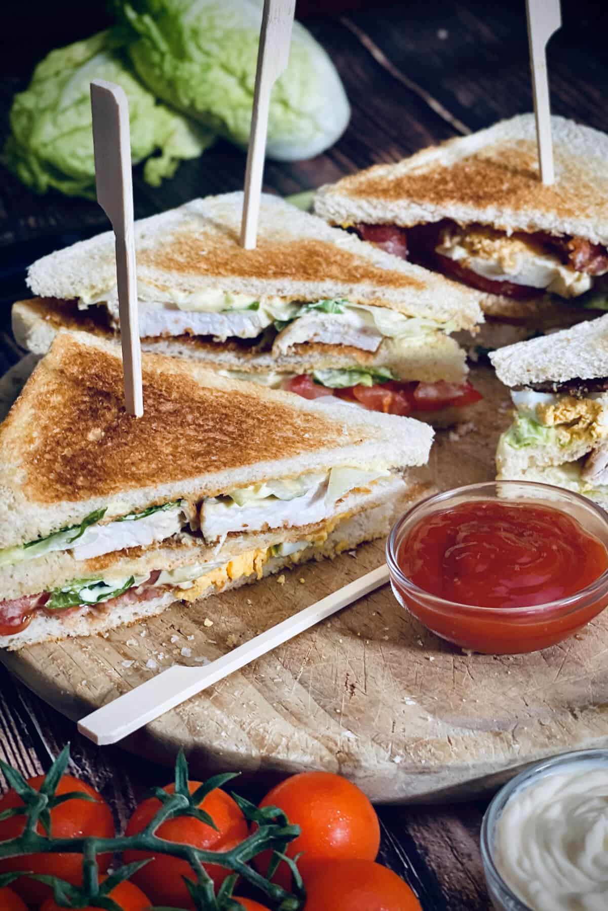 club sandwich die frau am grill