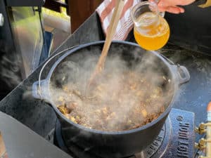 cottage pie hackmasse mit bruehe aufgiessen