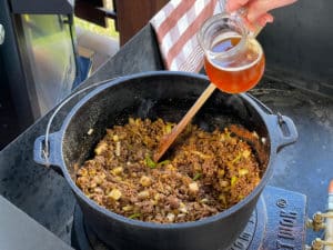 cottage pie hackmasse mit dunkelbier abloeschen