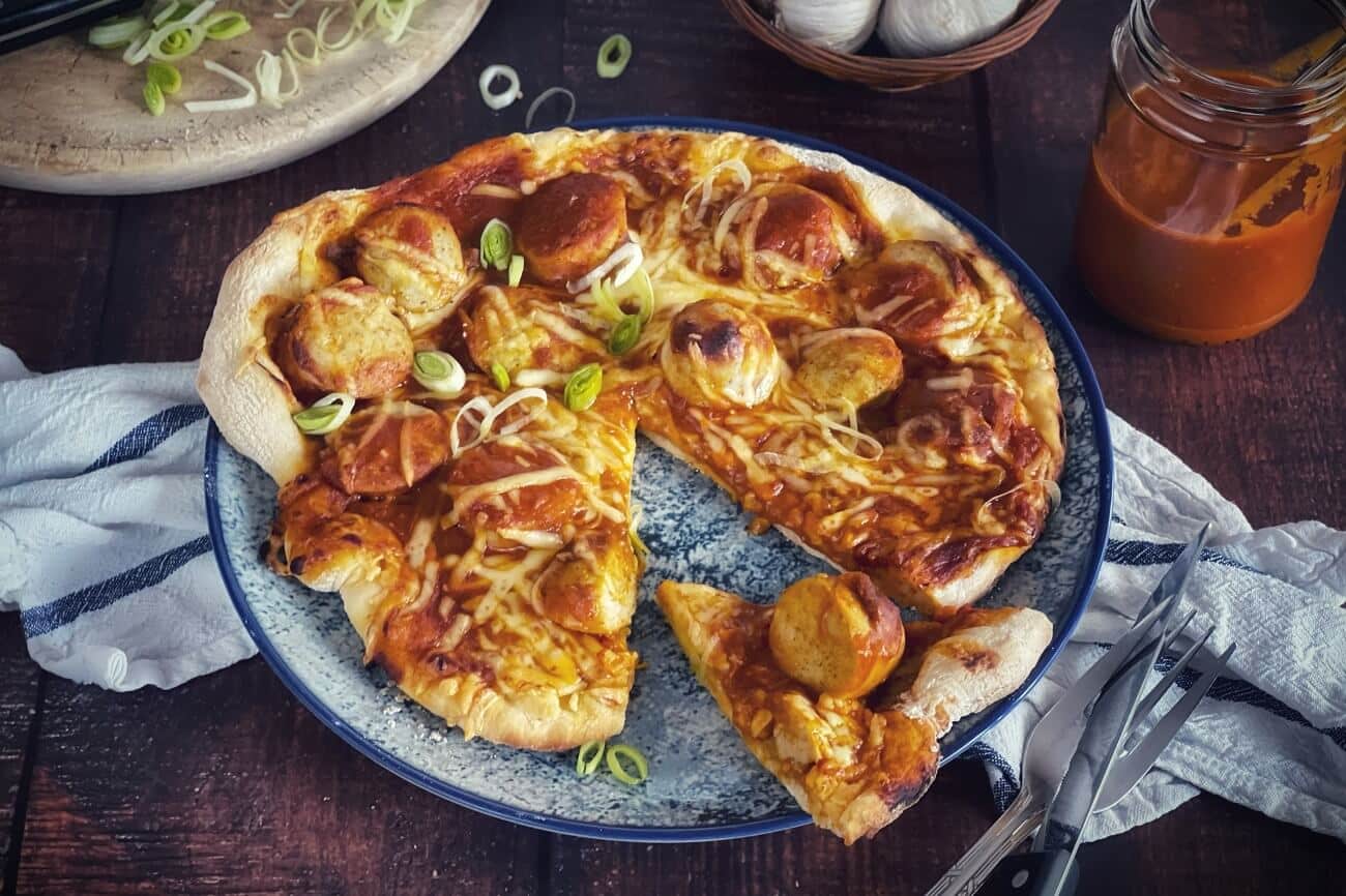 Currywurst Pizza | genial leckere Klassiker-Combo
