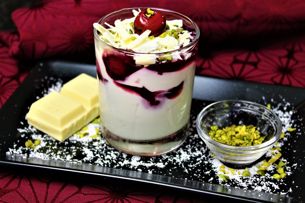 Dessert im Glas: Kirsch Kokos Wölkchen