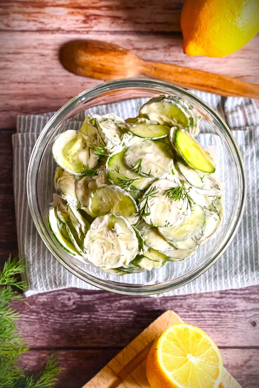 einfacher gurkensalat mit saurer sahne