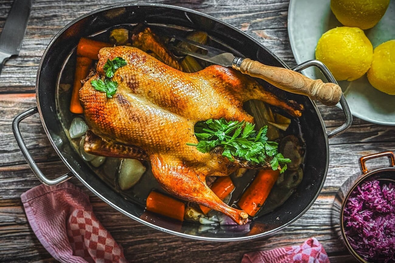 Ente im Bräter zubereiten