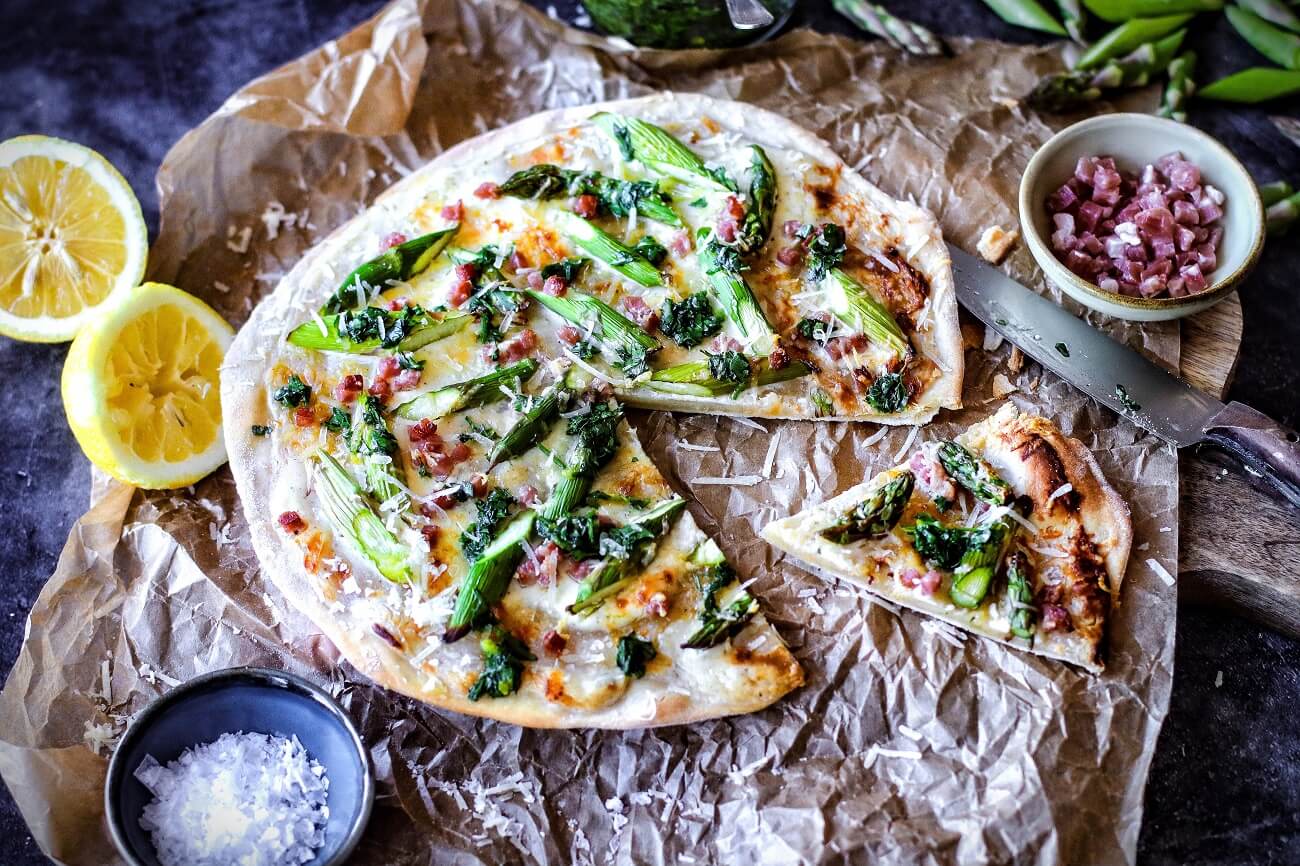 Flammkuchen mit Spargel | leichter Genuss im Frühling