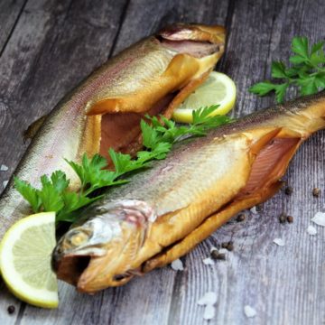 forelle im smoker raeuchern - rezept - die frau am grill