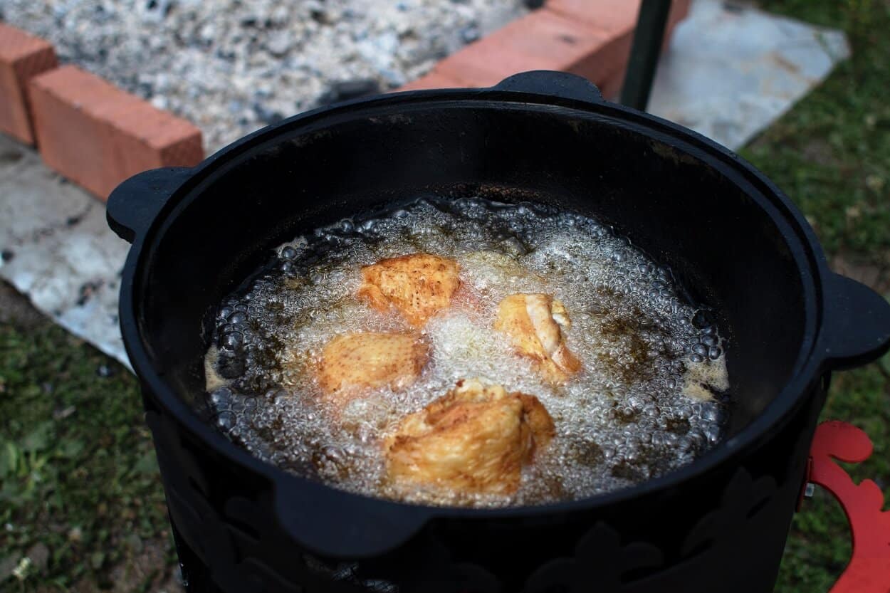 frittieren im topf auf der terasse oder garten