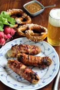 gegrillte weisswurst - die frau am grill
