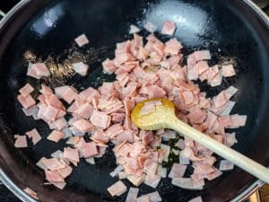 gekochten schinken im heissen butterschmalz anbraten