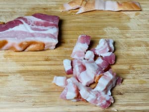 geraeucherten speck in wuerfel geschnitten