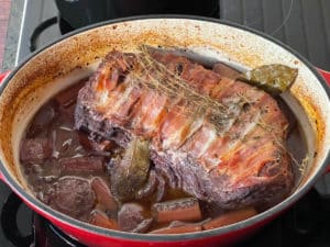 geschmorter sauerbraten in braeter