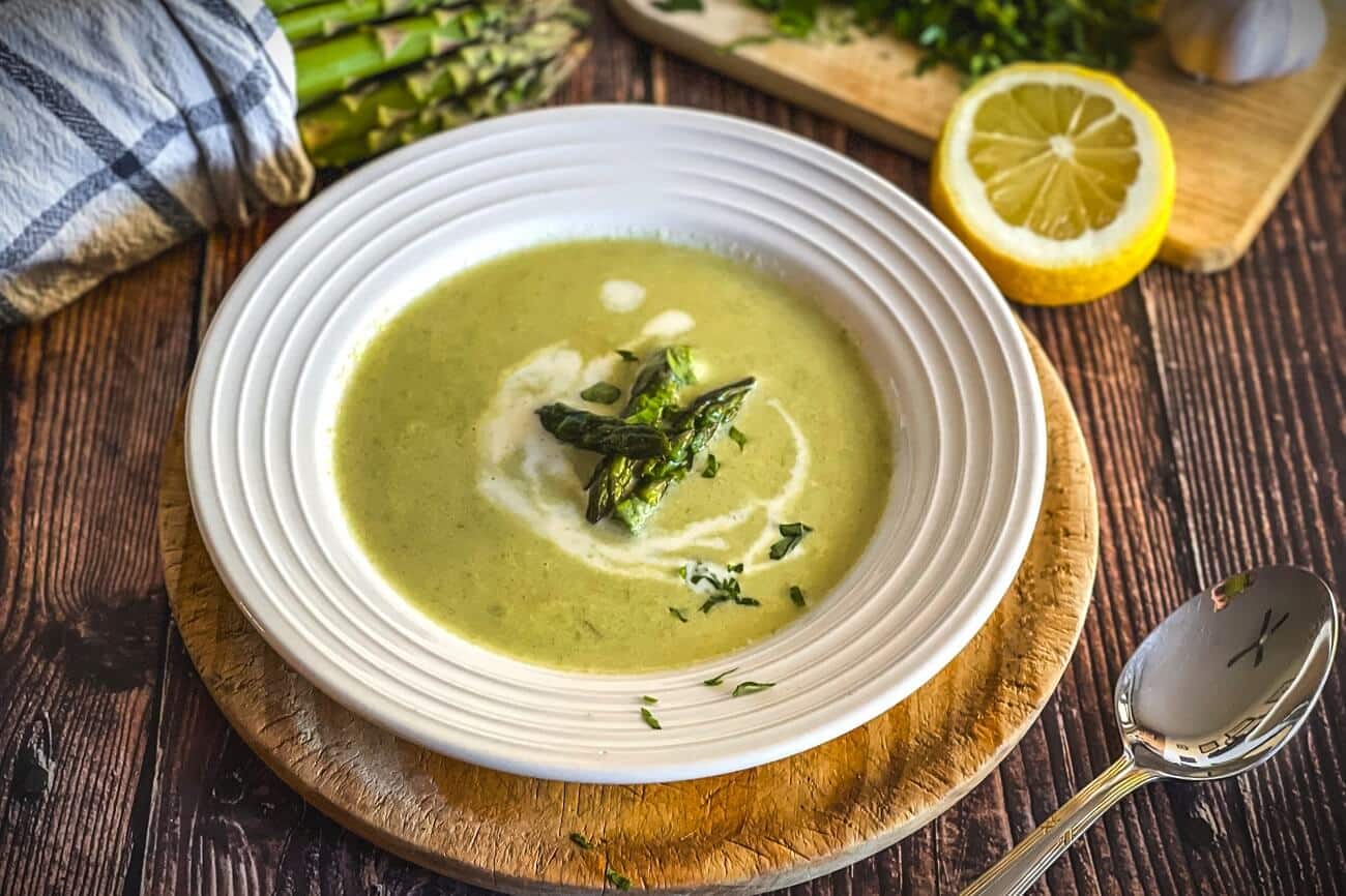 gruene spargelsuppe