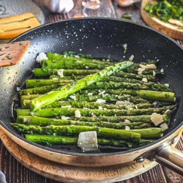 gruener spargel braten