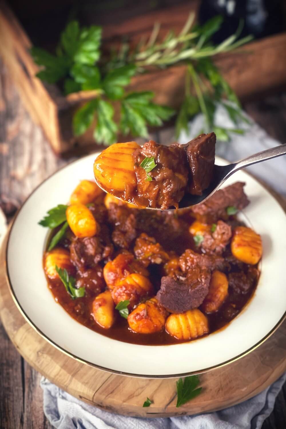 gulasch mit gnocchi