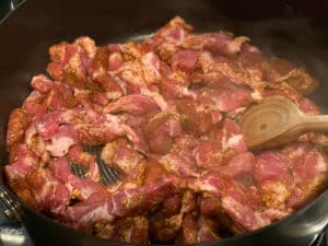 gyrosfleisch in pfanne scharf anbraten