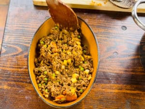 hackmasse in auflaufform geben