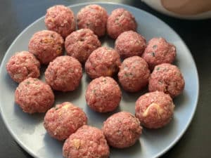 hackmasse in golfball grosse kugeln formen