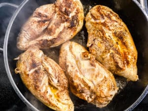 haehnchenbrustfilets in pfanne scharf angebraten