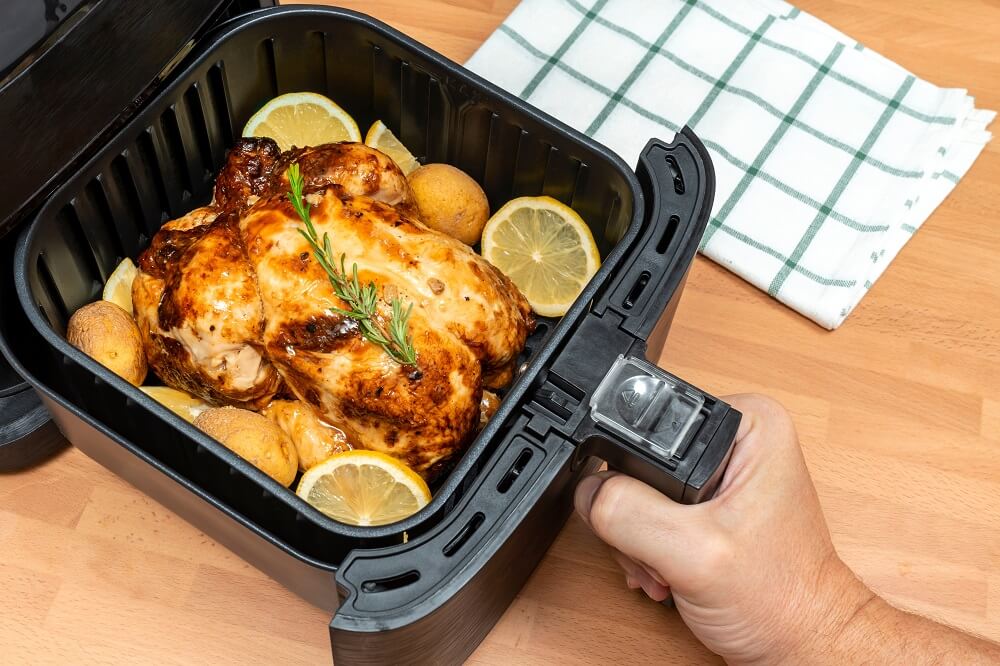 heissluftfritteuse mit huhn