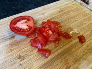 in wuerfel geschnittene tomate