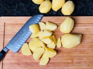 kartoffeln geschaelt und in grobe wuerfel geschnitten