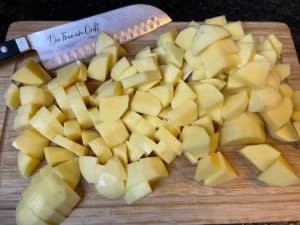 kartoffeln geschaelt und in kleine stuecke geschnitten