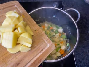 kartoffeln zum suppengemuese geben
