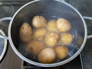 kartoffelsalat mit radieschen zubereitung schritt 1