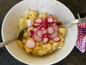kartoffelsalat mit radieschen zubereitung schritt 11