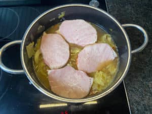 kassler scheiben im wirsingeintopf erhitzen