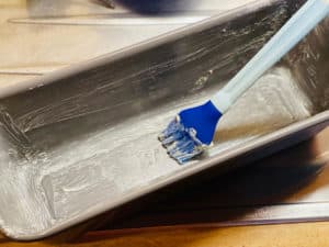 kastenform mit butter auspinseln