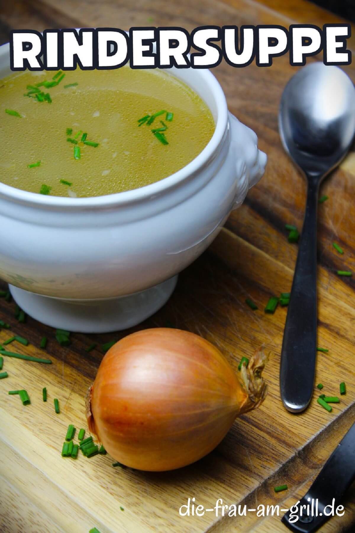 klare klassische rindersuppe