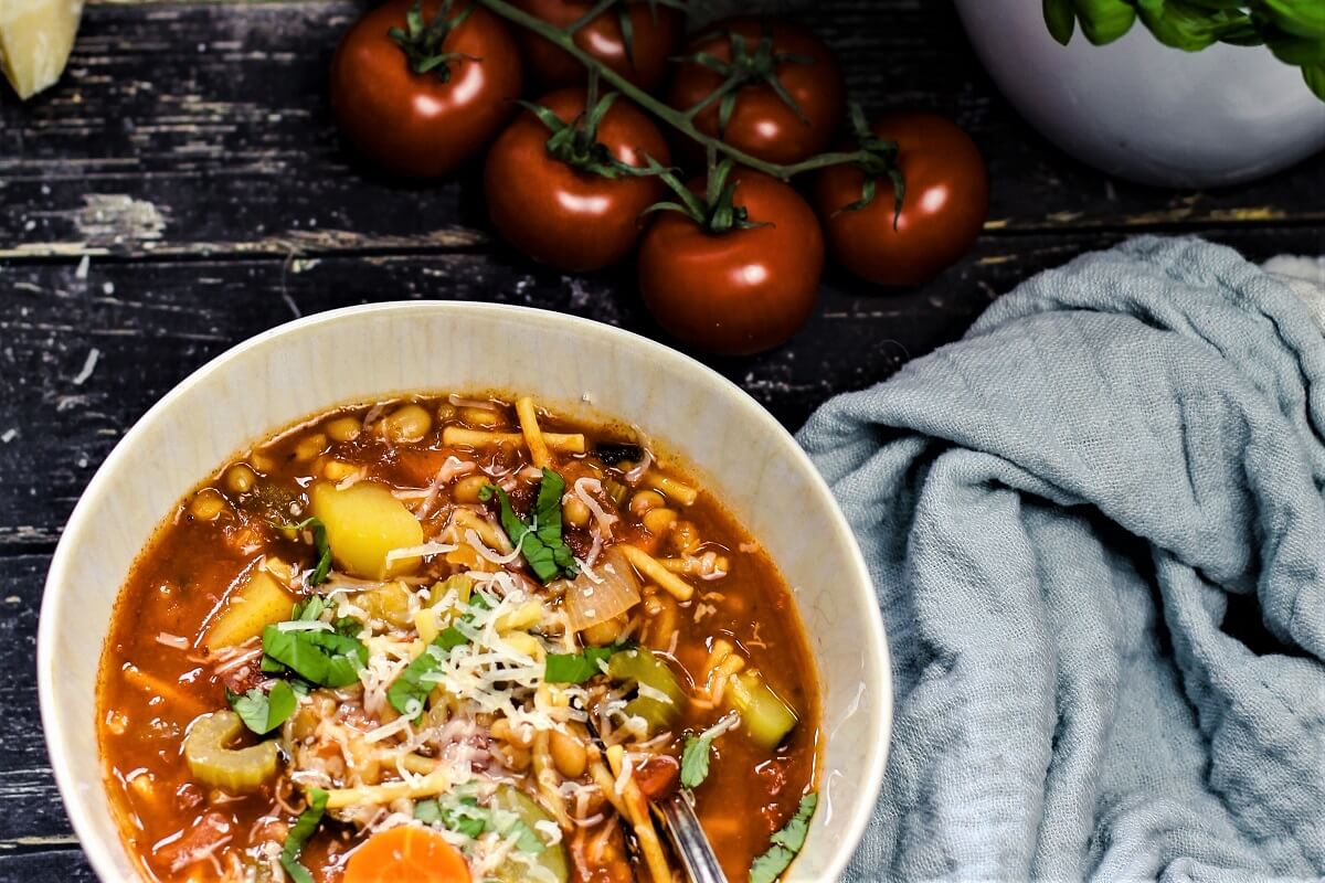 Minestrone Rezept | klassische italienische Gemüsesuppe