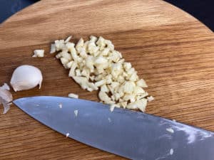 knoblauch klein gehackt