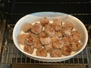 koettbullar hackbaellchen im backofen fertig garen