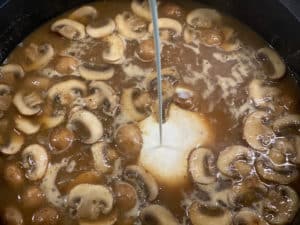 koettbullar sosse mit sahne verfeinern