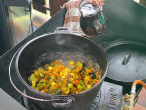 mehliertes gemuese mit rotwein abloeschen