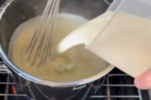 milch in mehlschwitze einruehren