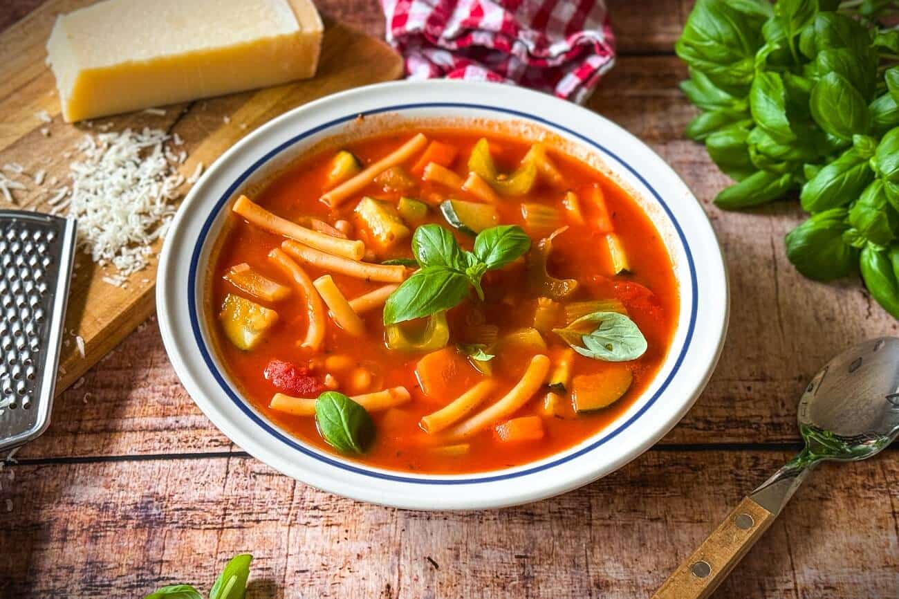 Minestrone Rezept | klassische italienische Gemüsesuppe