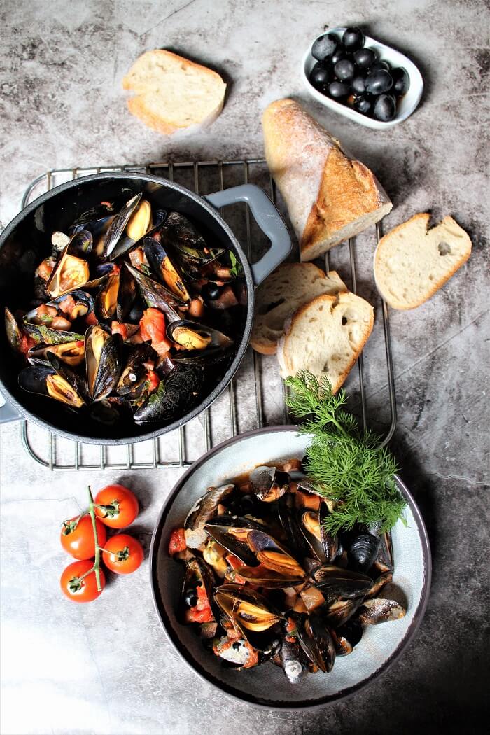 muscheln in tomatensosse - mediterran - die frau am grill