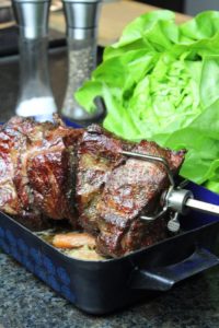 mutzbraten auf spiess in braeter - die frau am grill