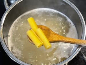 nudeln fuer den nudelauflauf al dente kochen