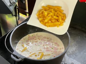 nudeln kommen in die one pot pasta