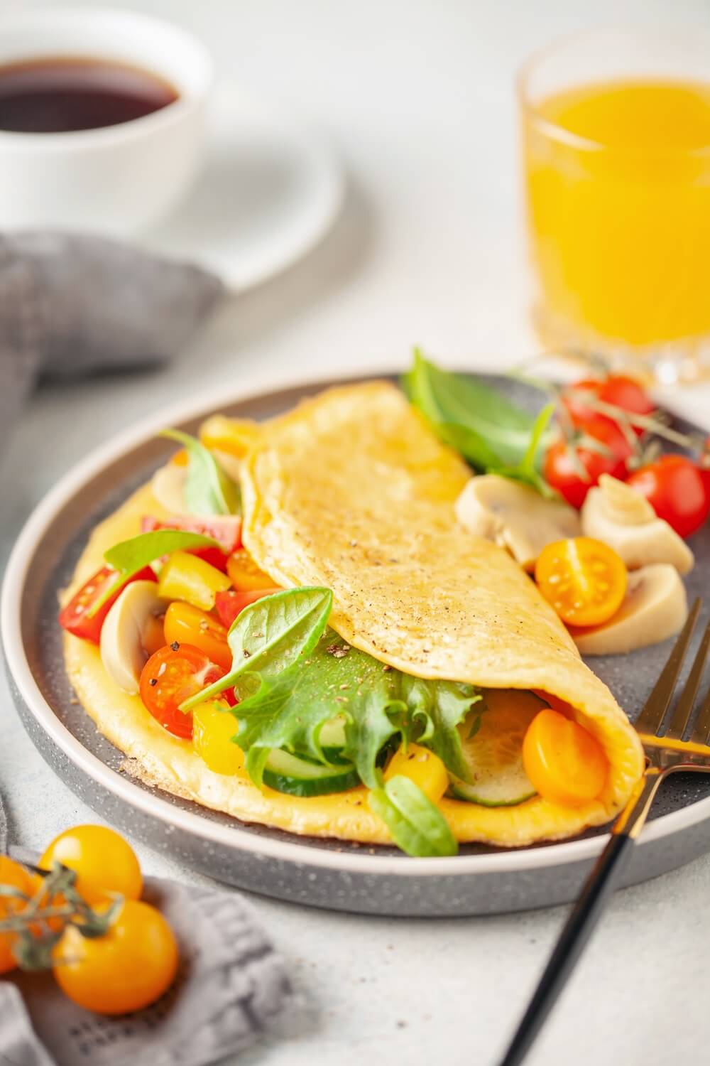 omlett mit aufgewaermten pilzen